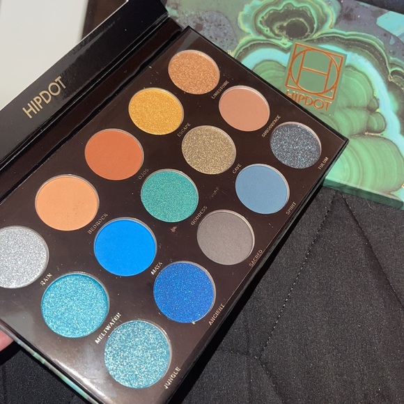 Brand new HIPDOT eye shadow pallet - Picture 2 of 3